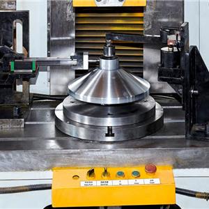 旋转工作台侧打孔